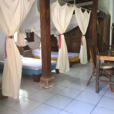 Villa Hembers Surf Camp Pacitan Exteriör bild