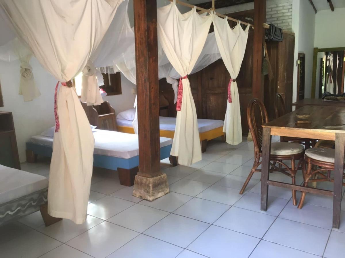 Villa Hembers Surf Camp Pacitan Exteriör bild