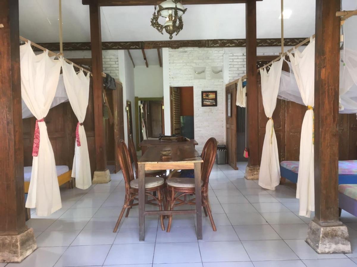 Villa Hembers Surf Camp Pacitan Exteriör bild