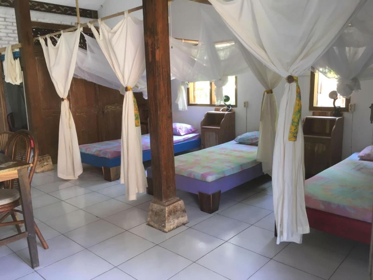 Villa Hembers Surf Camp Pacitan Exteriör bild