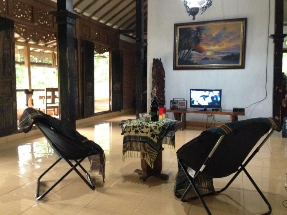Villa Hembers Surf Camp Pacitan Exteriör bild
