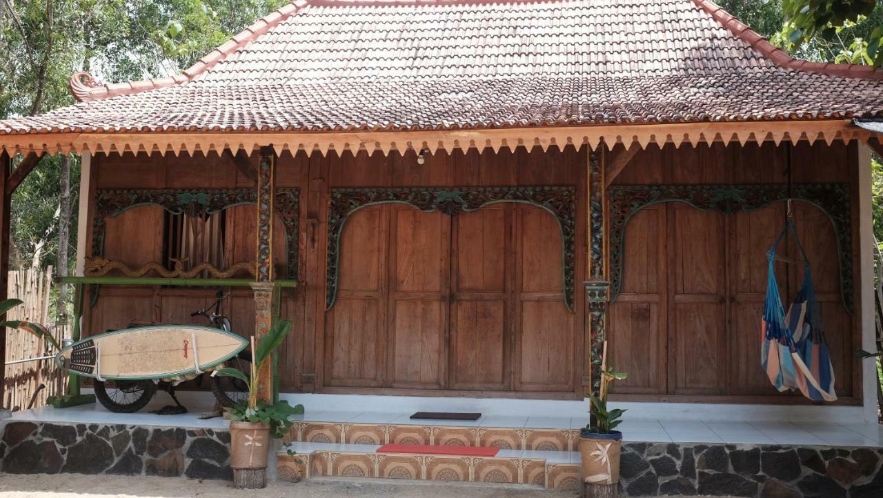 Villa Hembers Surf Camp Pacitan Exteriör bild