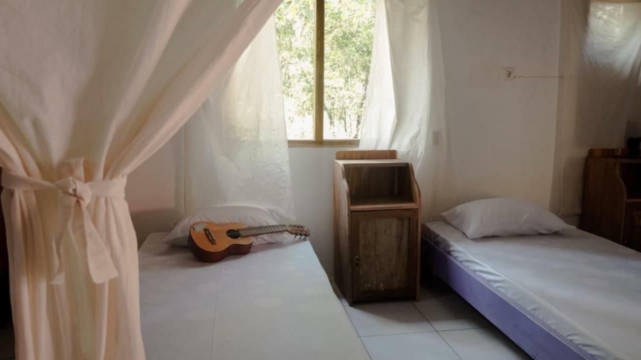 Villa Hembers Surf Camp Pacitan Exteriör bild